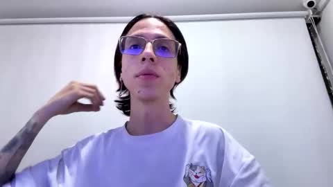 Micke online show from December 2025 01:03:02 AM