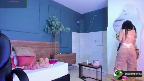 Megan    630  1330 -5 online show from November 2025 12:06:01 PM