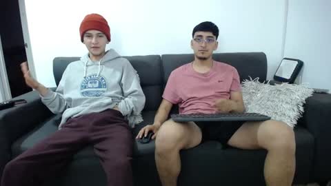 Snapshot of fallgays chatting on December 2024 03:45:02 AM FallGays online show from December 2024 03:45:02 AM