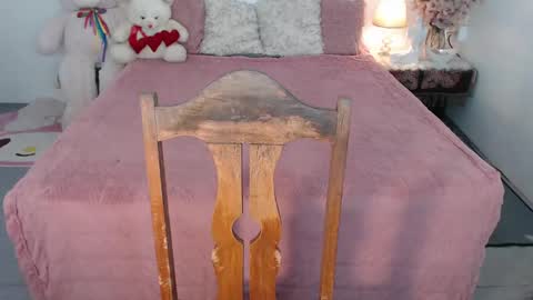 Layla online show from March 2025 03:32:01 AM