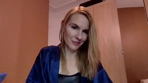 Snapshot of fanny_posy chatting on December 2024 02:30:02 AM Fanny online show from December 2024 02:30:02 AM