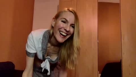 Snapshot of fanny_posy chatting on December 2024 03:00:02 AM Fanny online show from December 2024 03:00:02 AM
