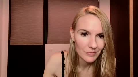 Snapshot of fanny_posy chatting on December 2024 01:26:01 AM Fanny online show from December 2024 01:26:01 AM
