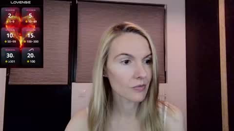 Snapshot of fanny_posy chatting on February 2025 03:24:02 PM Fanny online show from February 2025 03:24:02 PM
