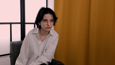 Mia online show from December 2024 04:29:02 PM