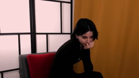 Mia online show from December 2024 01:32:01 PM