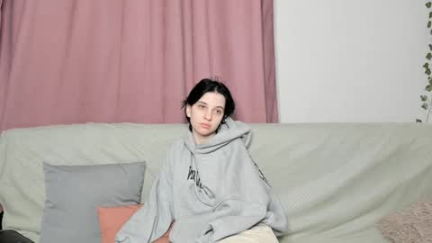 Mia online show from December 2024 07:32:01 AM