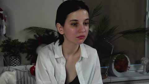 Mia online show from December 2024 11:17:02 AM