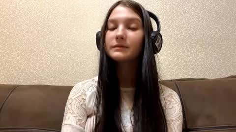 Aurora 18yo online show from October 2025 10:17:02 AM