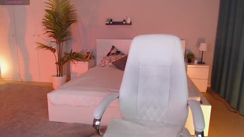 Fay online show from January 2025 12:27:01 PM