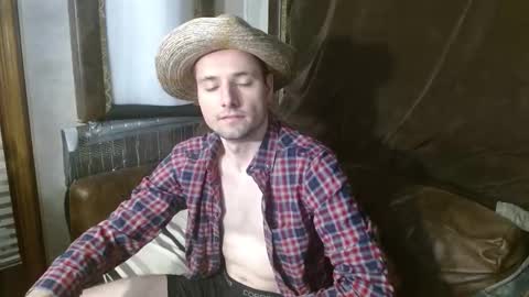 Snapshot of feelingverynaughty chatting on February 2026 07:52:02 PM ask me online show from February 2026 07:52:02 PM