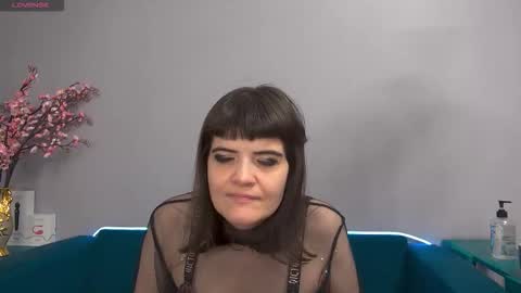 Laura online show from November 2025 12:32:02 AM