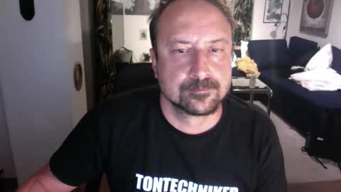 Snapshot of feetkissboy chatting on September 2025 12:26:01 AM feetkissboy online show from September 2025 12:26:01 AM