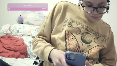 Snapshot of feetnymph chatting on February 2025 02:14:02 AM Soley online show from February 2025 02:14:02 AM