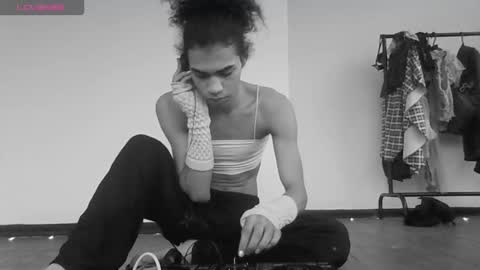 Snapshot of felinexoxo chatting on October 2025 10:49:02 AM FELINE online show from October 2025 10:49:02 AM