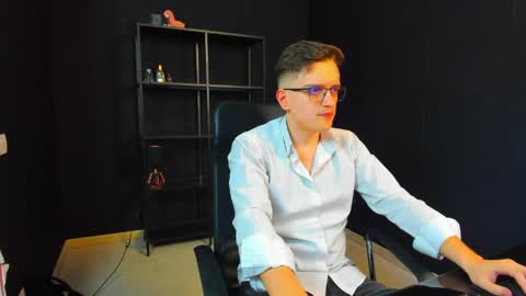 Snapshot of felixstark chatting on April 2026 04:17:01 AM FelixStark online show from April 2026 04:17:01 AM