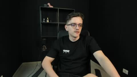 Snapshot of felixstark chatting on May 2026 05:46:02 AM FelixStark online show from May 2026 05:46:02 AM