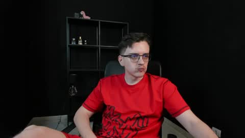 Snapshot of felixstark chatting on May 2026 06:41:02 AM FelixStark online show from May 2026 06:41:02 AM
