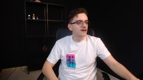Snapshot of felixstark chatting on May 2026 06:09:01 AM FelixStark online show from May 2026 06:09:01 AM