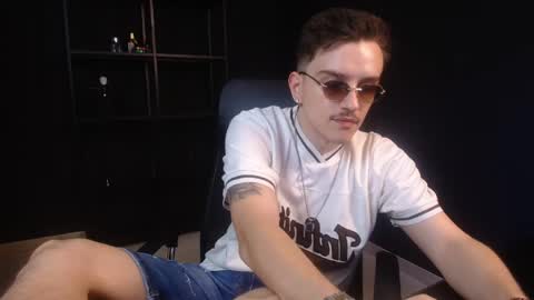 Snapshot of felixstark chatting on June 2026 04:35:02 AM FelixStark online show from June 2026 04:35:02 AM