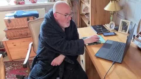 Snapshot of fellainsp8 chatting on May 2026 07:13:01 AM Adam online show from May 2026 07:13:01 AM