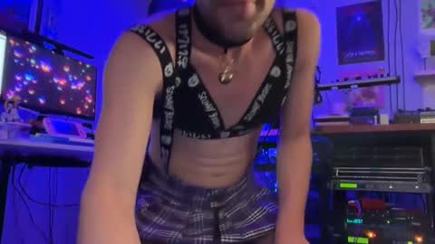 Snapshot of femboy_fangs chatting on October 2025 03:07:02 AM femboyfangs online show from October 2025 03:07:02 AM