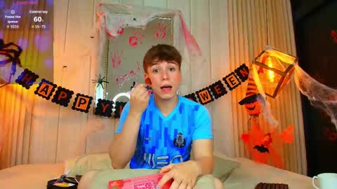 Femboy Max online show from October 2025 12:31:01 PM