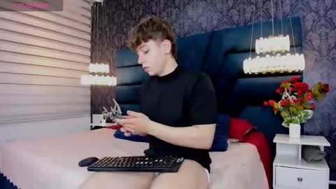 Femboy Max online show from February 2026 11:51:01 AM