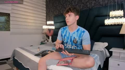 Snapshot of femboy_max chatting on June 2026 11:46:01 AM Femboy Max online show from June 2026 11:46:01 AM
