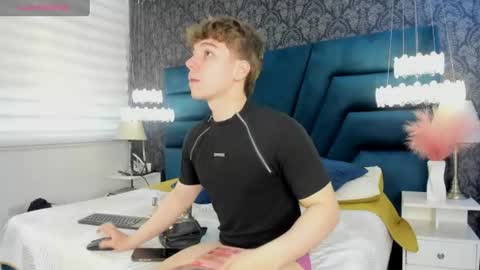 Snapshot of femboy_max chatting on July 2026 12:12:02 PM Femboy Max online show from July 2026 12:12:02 PM