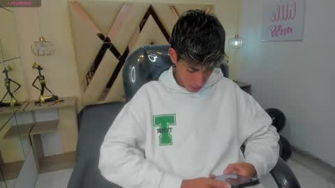 FER PHOENIX online show from October 2025 03:29:01 AM