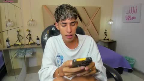 FER PHOENIX online show from November 2025 03:17:01 AM