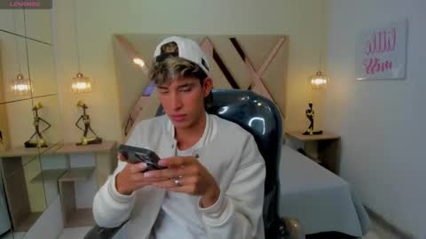 FER PHOENIX online show from November 2025 03:45:02 AM