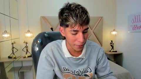 FER PHOENIX online show from December 2025 03:35:02 AM