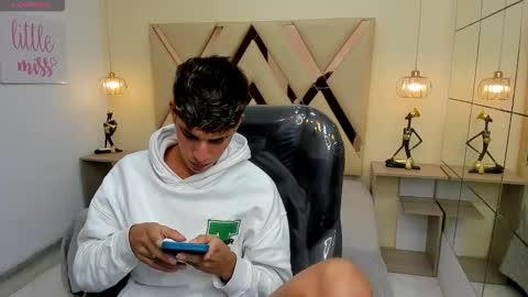 FER PHOENIX online show from February 2026 03:44:02 AM