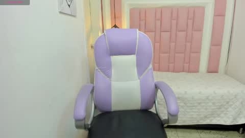 FER PHOENIX online show from April 2026 03:29:02 AM