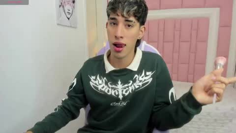 FER PHOENIX online show from April 2026 04:59:01 AM