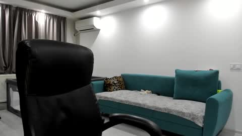 Snapshot of fetishcatalea chatting on December 2024 08:31:02 PM Catalea DM online show from December 2024 08:31:02 PM