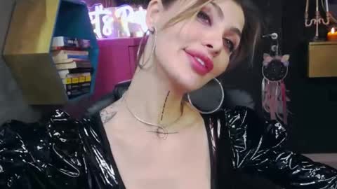 Sarah online show from February 2025 02:21:01 AM