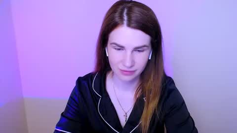 Snapshot of fialin_ chatting on July 2026 10:10:02 AM Mia online show from July 2026 10:10:02 AM