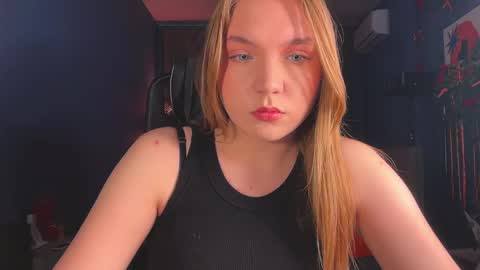 Snapshot of fififlower chatting on May 2026 05:32:02 PM Rebecca online show from May 2026 05:32:02 PM
