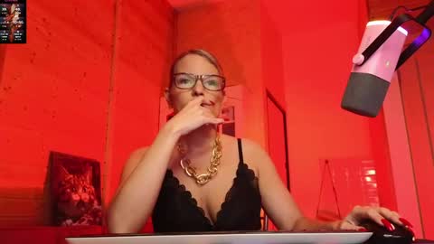 Lady online show from April 2026 04:13:01 PM