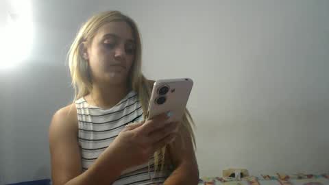 Snapshot of fingers_the_ass chatting on December 2024 03:39:01 AM hotmilk online show from December 2024 03:39:01 AM