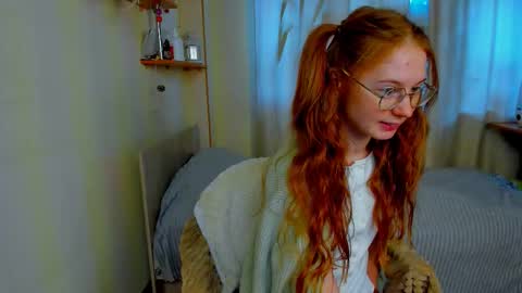 fire_luna online show from November 2025 05:39:02 AM