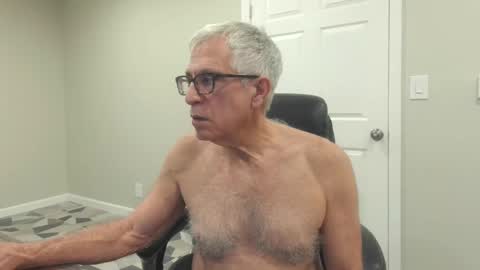 Snapshot of fitman999 chatting on December 2024 04:17:02 AM Jon online show from December 2024 04:17:02 AM