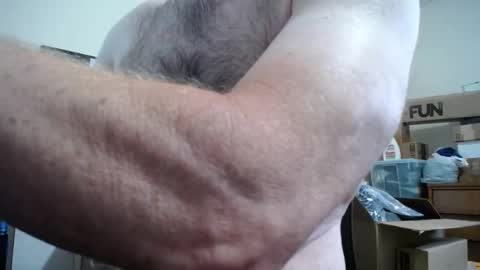 Snapshot of fitshow75 chatting on September 2025 11:34:01 AM Links in Bio below online show from September 2025 11:34:01 AM