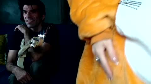 Flannel Dong online show from November 2025 02:59:01 AM