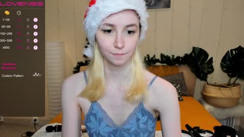 Snapshot of fleximona chatting on December 2024 12:39:02 PM FlexiMona online show from December 2024 12:39:02 PM