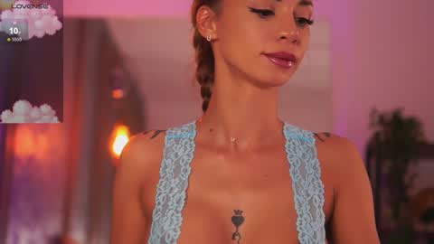 Snapshot of flirty_fawn chatting on January 2025 07:49:02 AM Ana online show from January 2025 07:49:02 AM