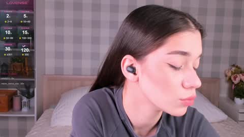 Emely  online show from January 2025 03:26:02 AM